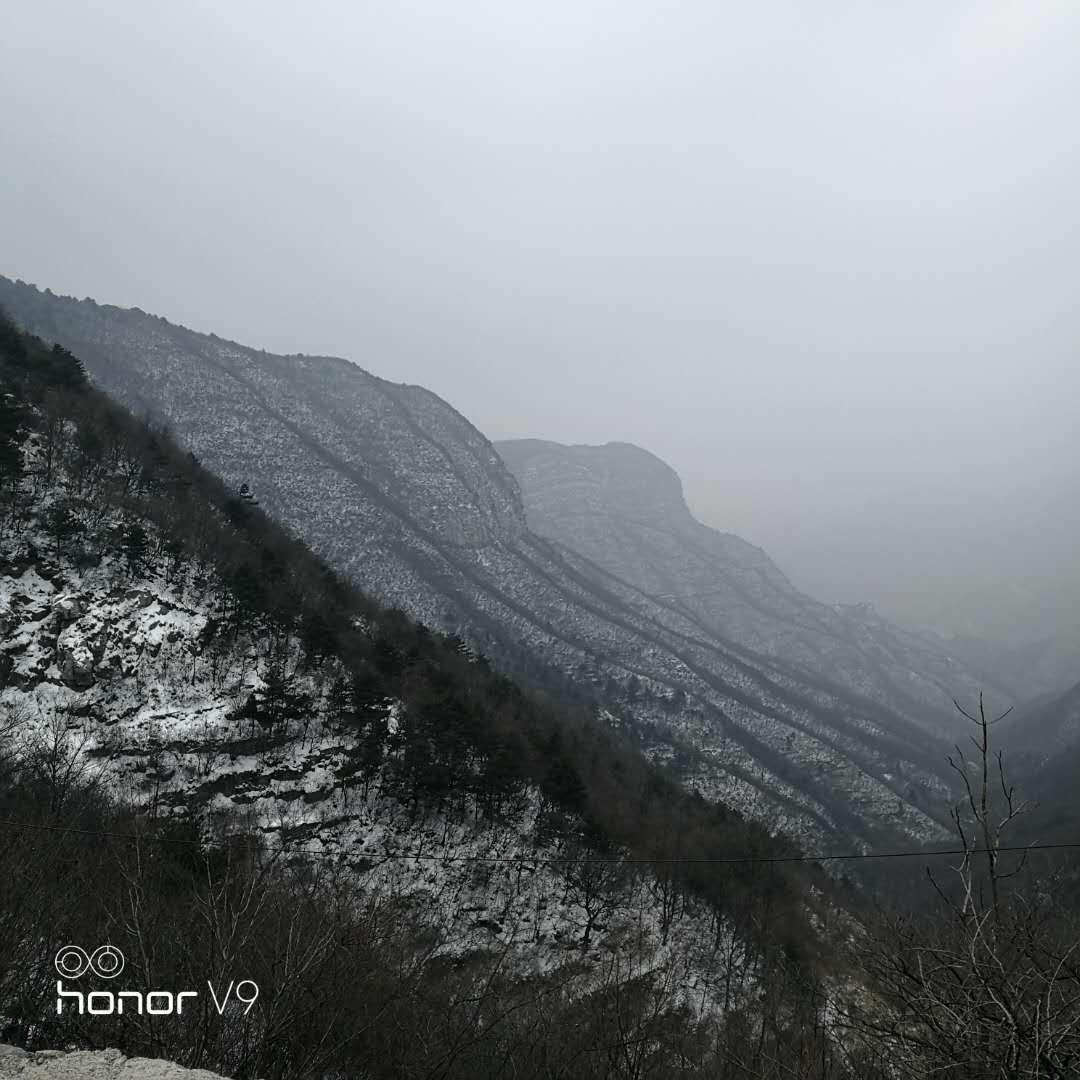 焦作市眾光耐酸瓷業(yè)有限公司開工前先去登登山，而且還是雪山